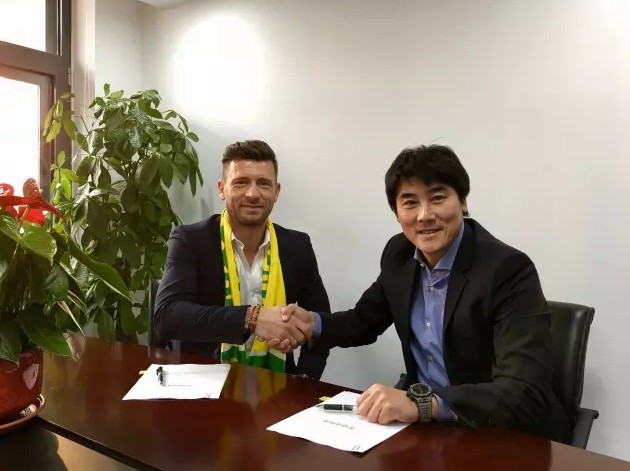报道称，在此前的续约谈判过程中，费利佩-安德森拒绝了拉齐奥方面开出的2027年到期、350万欧元年薪的续约报价。